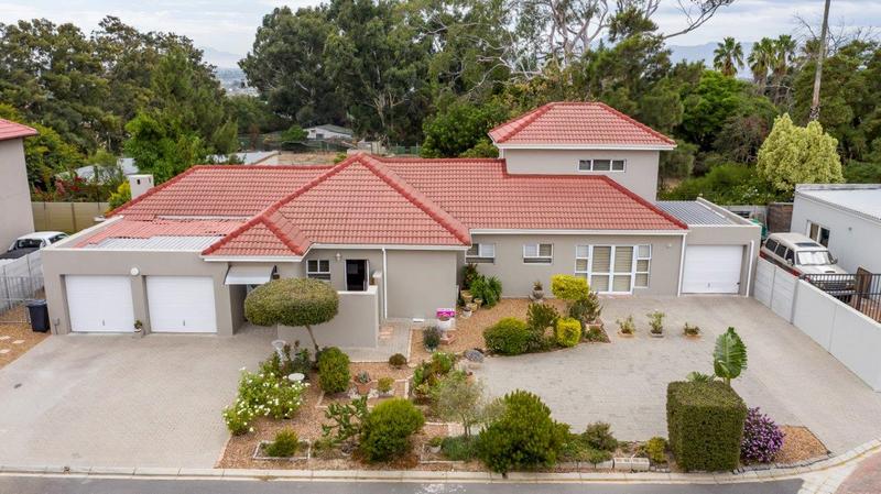 3 Bedroom Property for Sale in Langeberg Western Cape